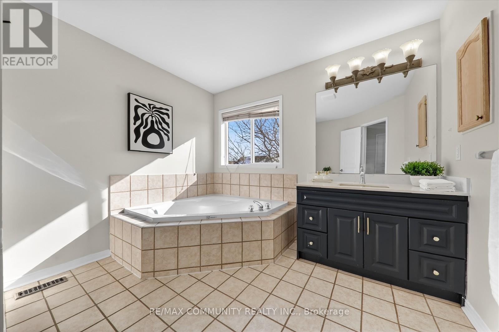 27 Merchant Avenue, Whitby, Ontario  L1P 1S2 - Photo 18 - E12932046