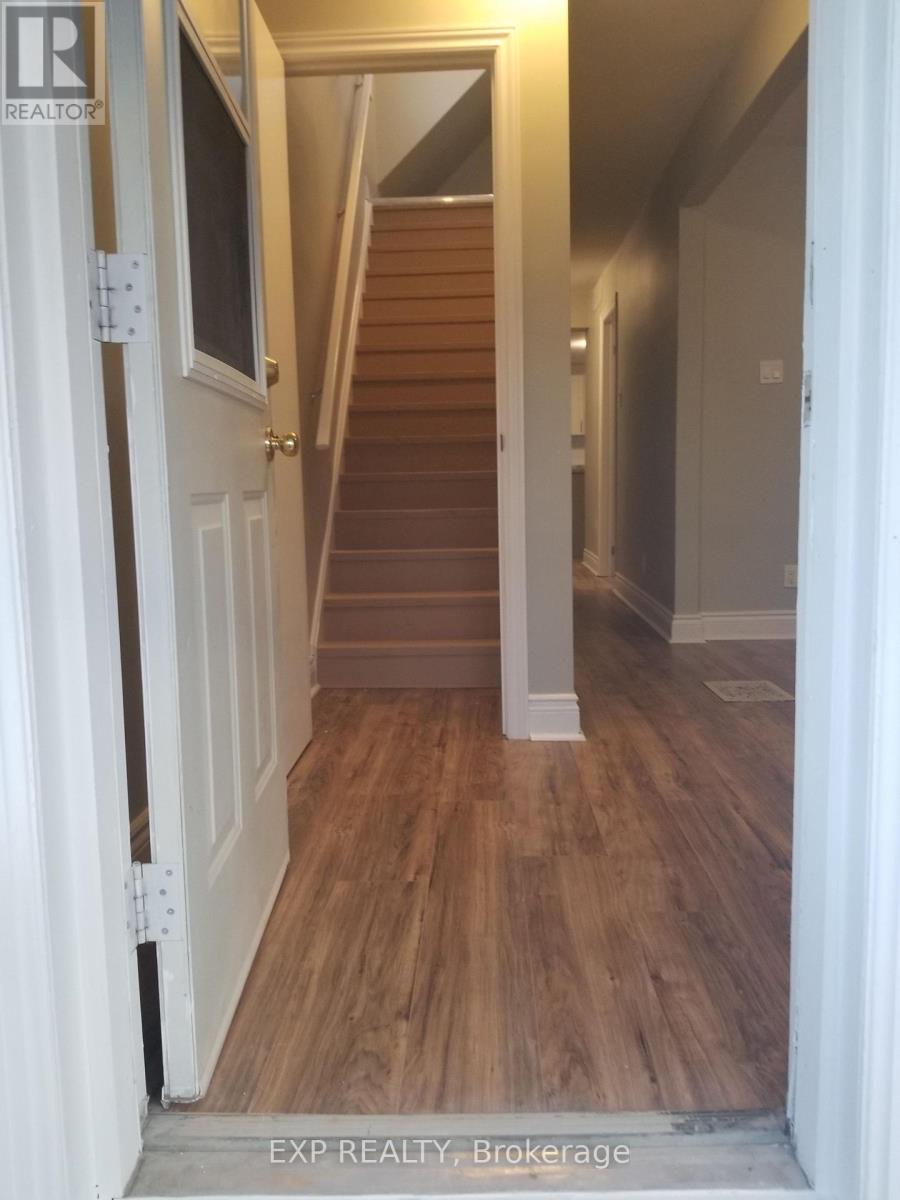 2 - 92 Norman Street, Ottawa, Ontario  K1S 3K6 - Photo 2 - X12932074