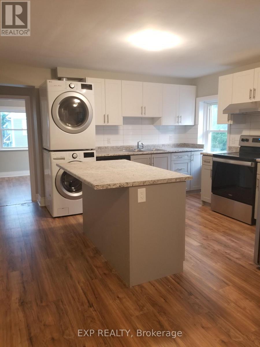 2 - 92 Norman Street, Ottawa, Ontario  K1S 3K6 - Photo 3 - X12932074