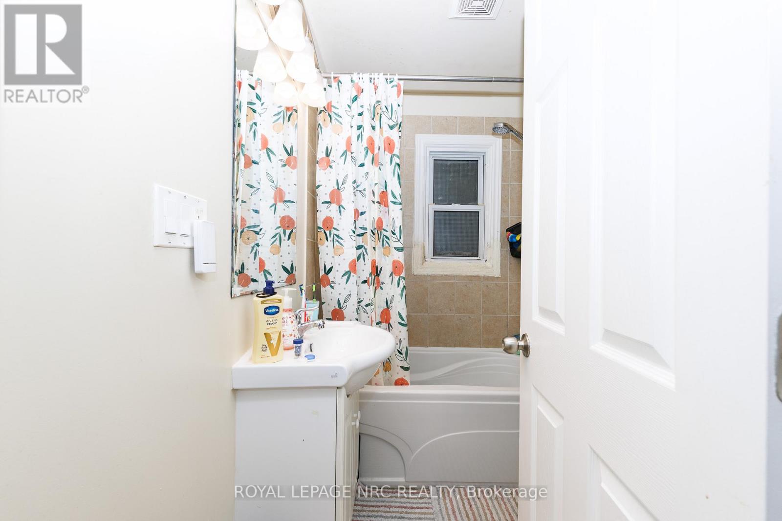 14 Hilda Street, St. Catharines, Ontario  L2S 1Z8 - Photo 4 - X12932088