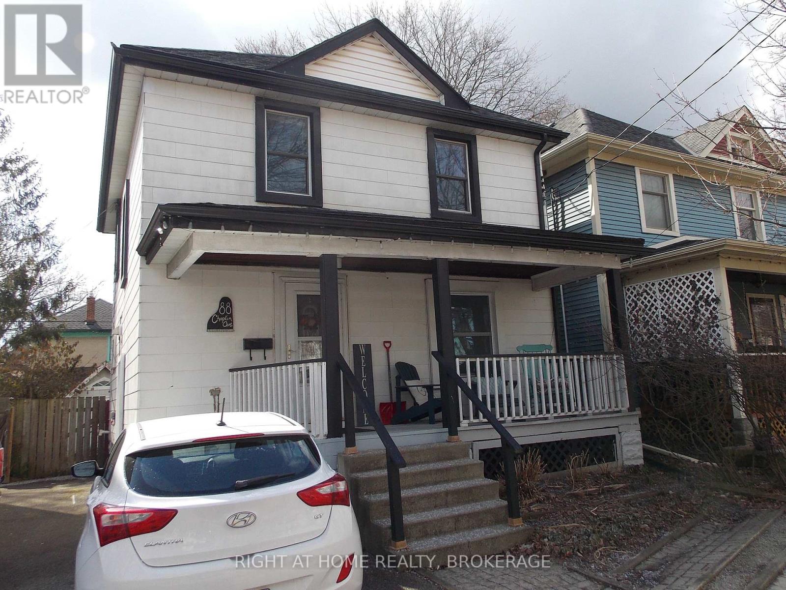 88 Chaplin Avenue, St. Catharines (Downtown), Ontario L2R 2E7 - Photo 1 - X12932092