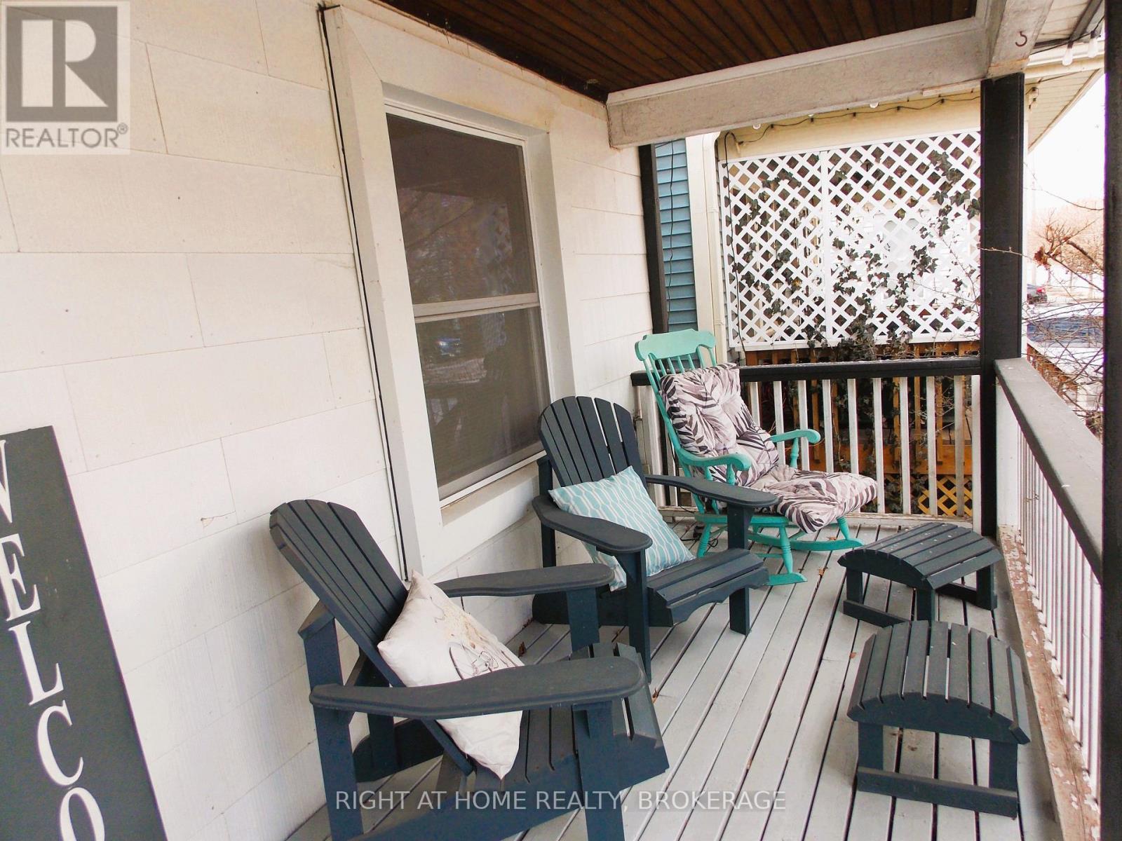 88 Chaplin Avenue, St. Catharines (Downtown), Ontario L2R 2E7 - Photo 4 - X12932092