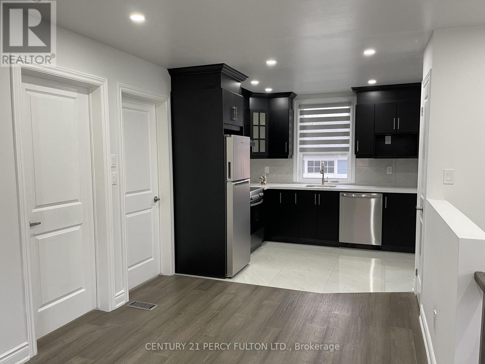 Coach - 530 Country Glen, Markham (Cornell), Ontario  L6B 1H4 - Photo 4 - N12932014