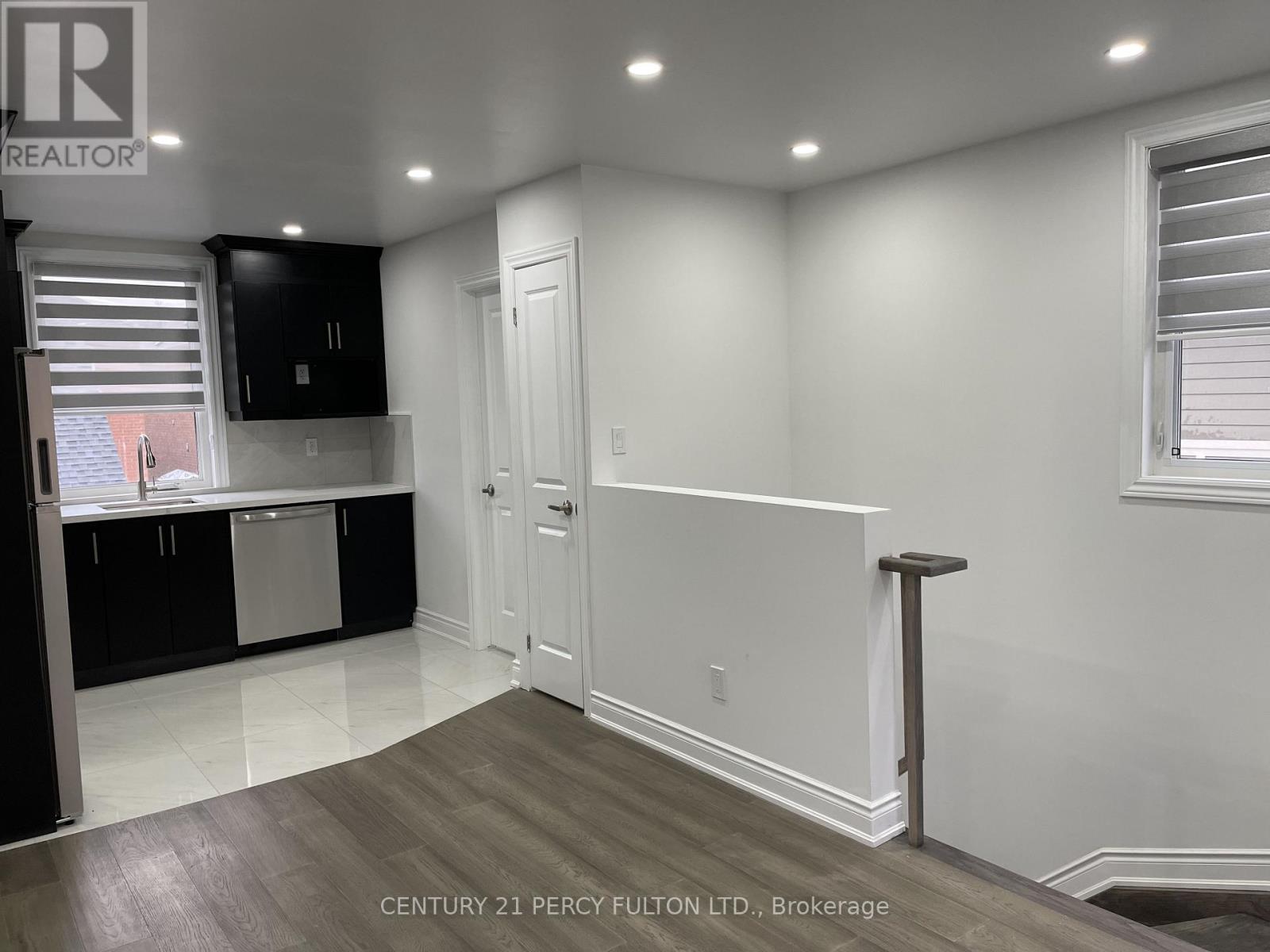 Coach - 530 Country Glen, Markham (Cornell), Ontario  L6B 1H4 - Photo 5 - N12932014