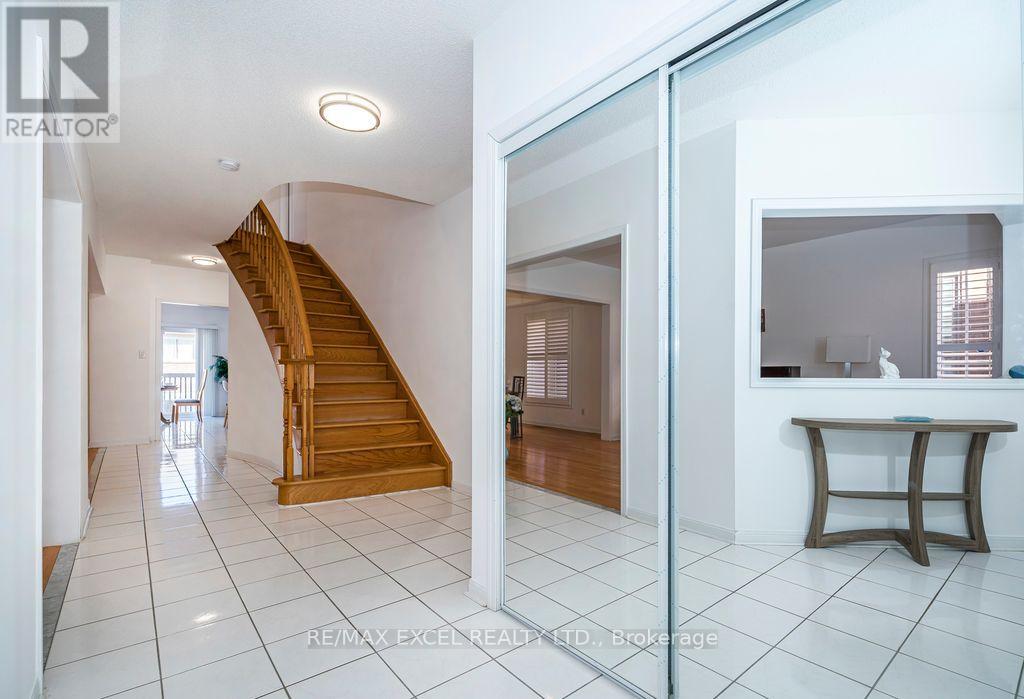 28 Fortune Crescent, Richmond Hill, Ontario  L4S 1S5 - Photo 2 - N12932036