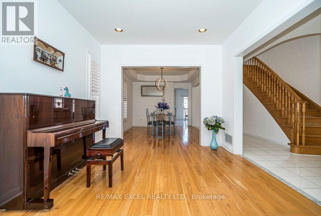 28 Fortune Crescent, Richmond Hill, Ontario  L4S 1S5 - Photo 3 - N12932036