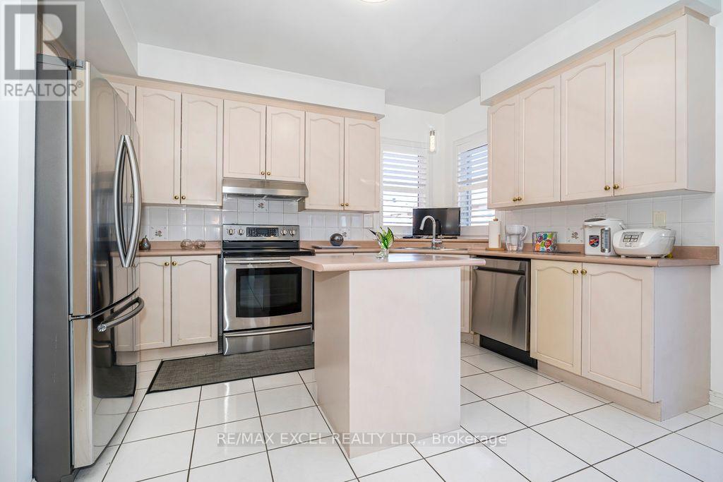 28 Fortune Crescent, Richmond Hill, Ontario  L4S 1S5 - Photo 4 - N12932036