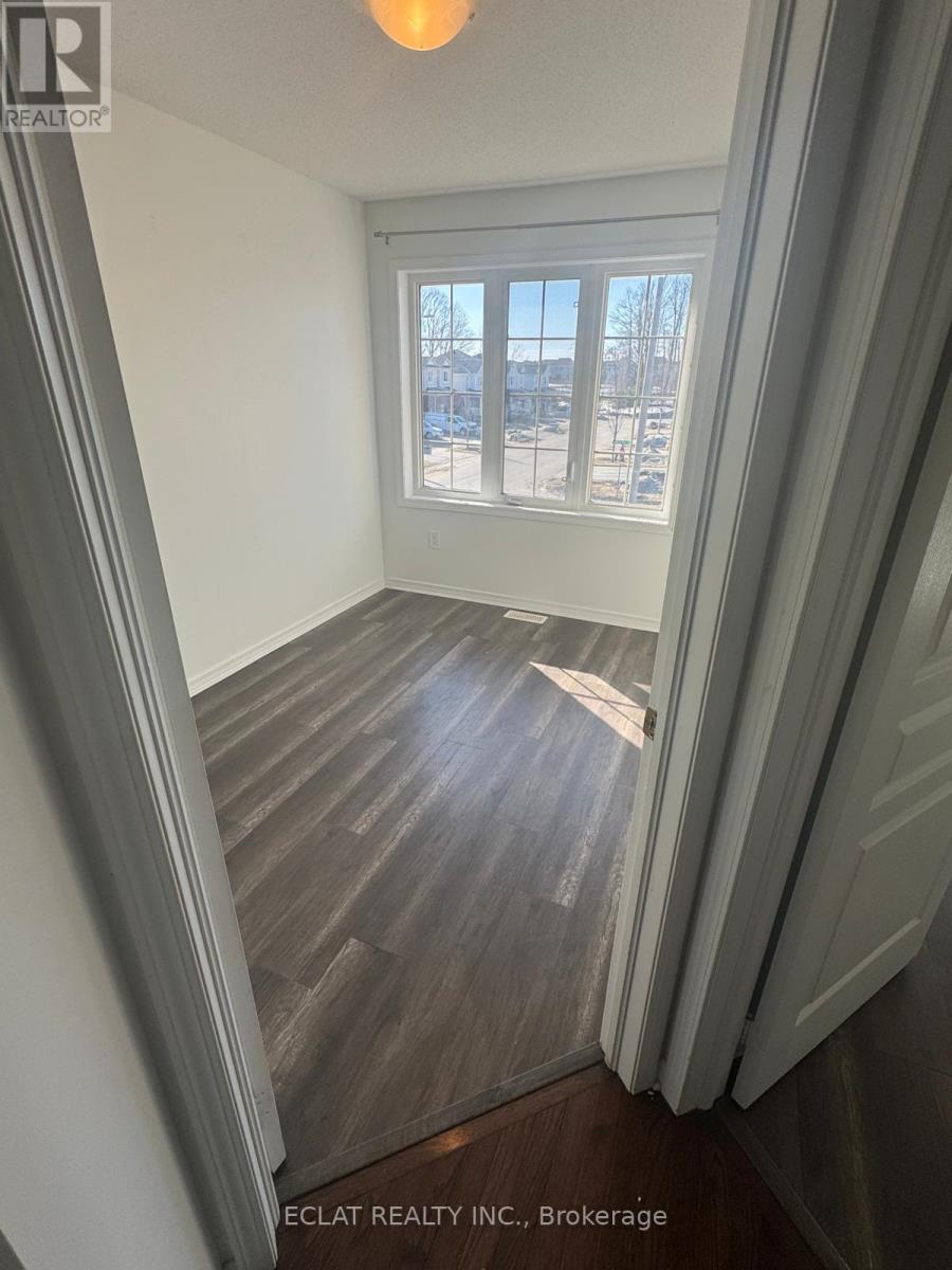 2 Lancaster Court, Barrie, Ontario  L4M 0G1 - Photo 10 - S12932026