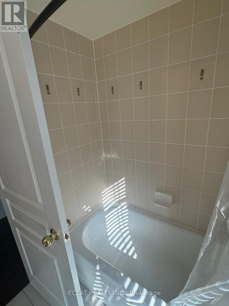 2 Lancaster Court, Barrie, Ontario  L4M 0G1 - Photo 14 - S12932026