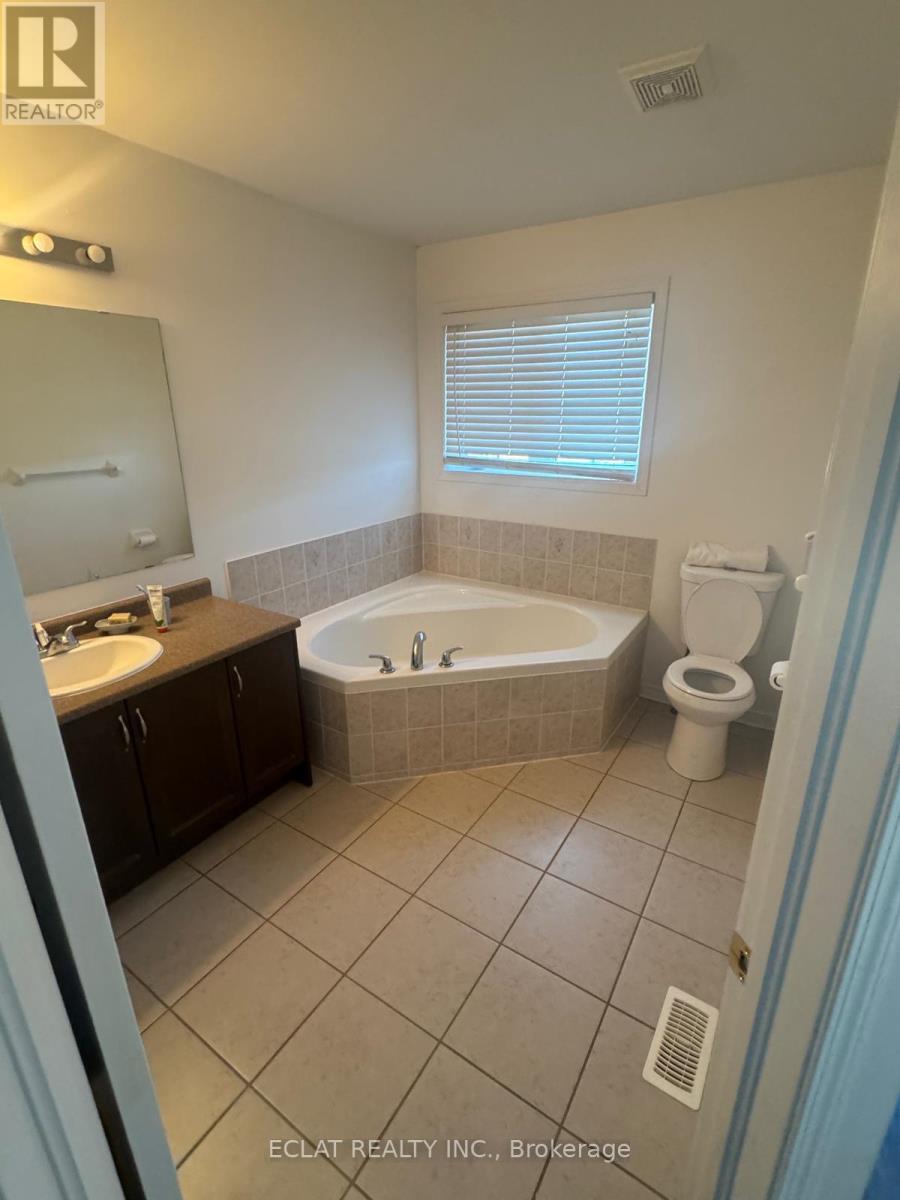 2 Lancaster Court, Barrie, Ontario  L4M 0G1 - Photo 16 - S12932026