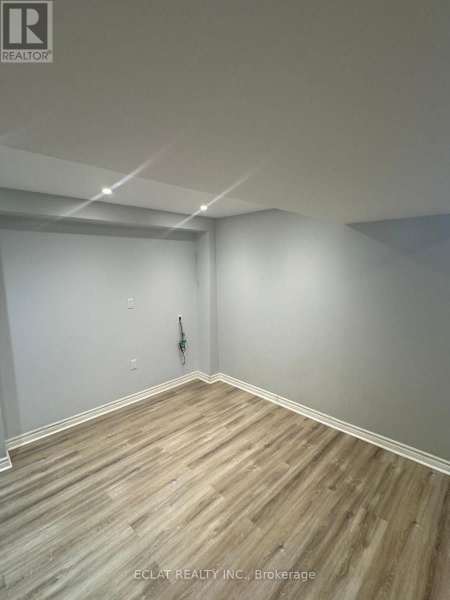 2 Lancaster Court, Barrie, Ontario  L4M 0G1 - Photo 20 - S12932026