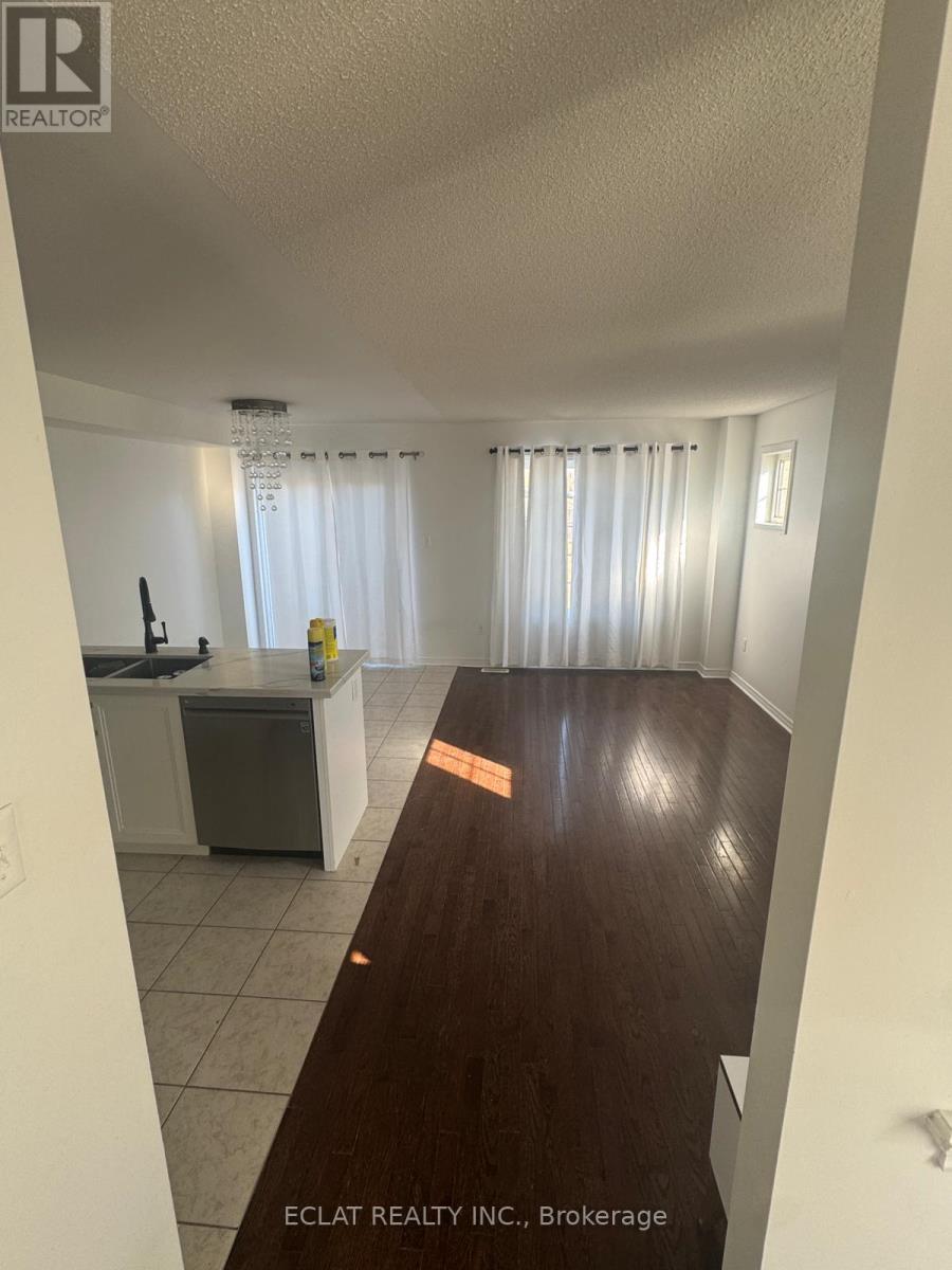 2 Lancaster Court, Barrie, Ontario  L4M 0G1 - Photo 3 - S12932026