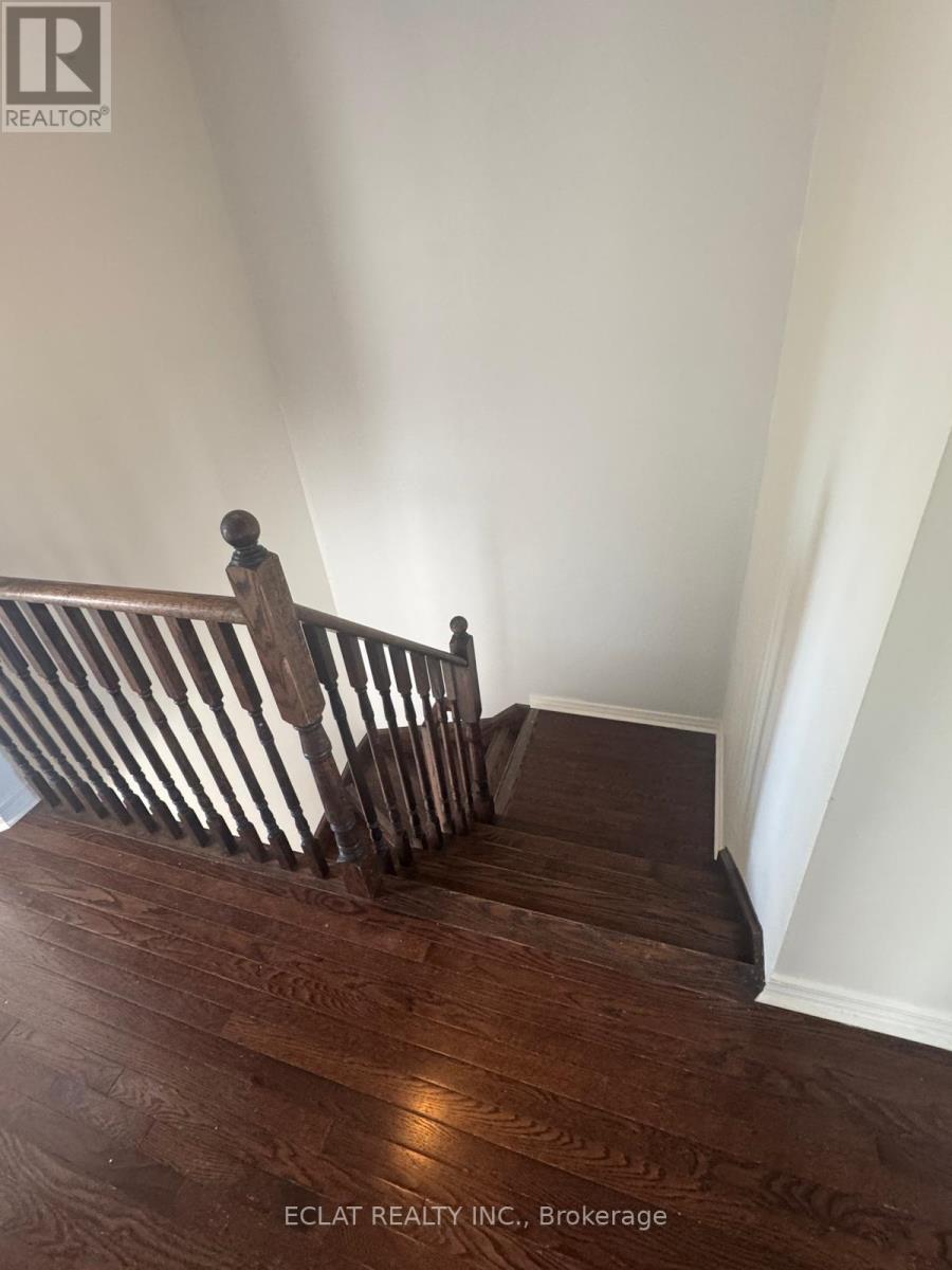 2 Lancaster Court, Barrie, Ontario  L4M 0G1 - Photo 5 - S12932026