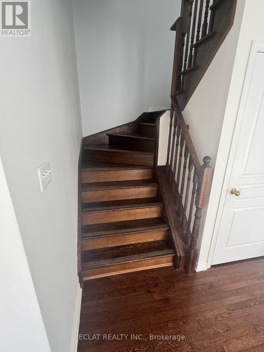 2 Lancaster Court, Barrie, Ontario  L4M 0G1 - Photo 6 - S12932026