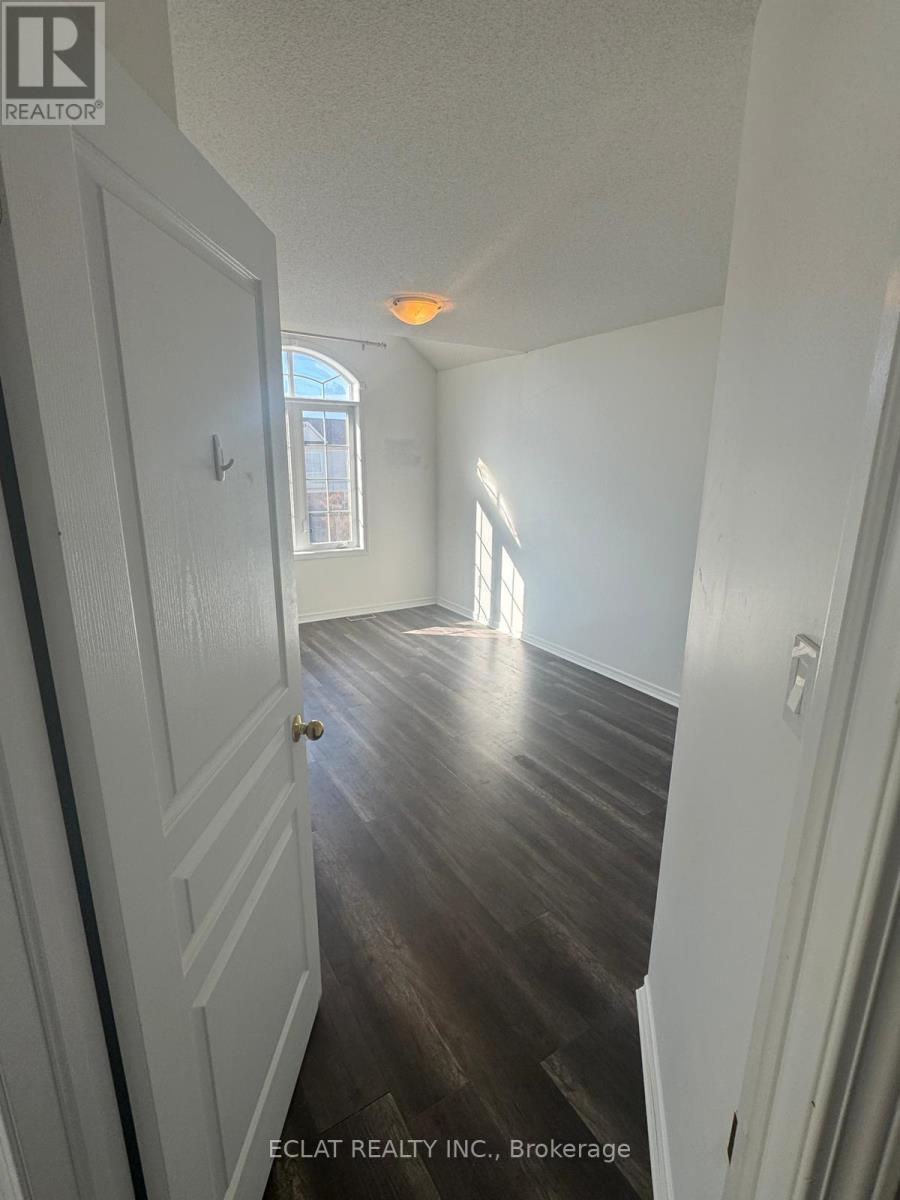 2 Lancaster Court, Barrie, Ontario  L4M 0G1 - Photo 8 - S12932026