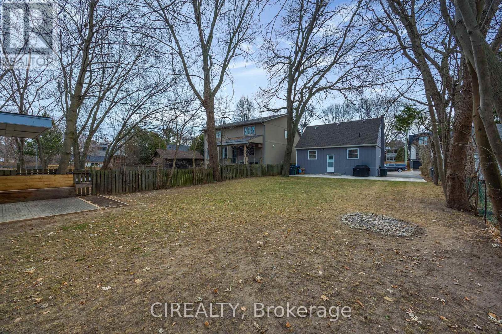 27 Pine Avenue S, Mississauga, Ontario  L5H 2P5 - Photo 12 - W12931590