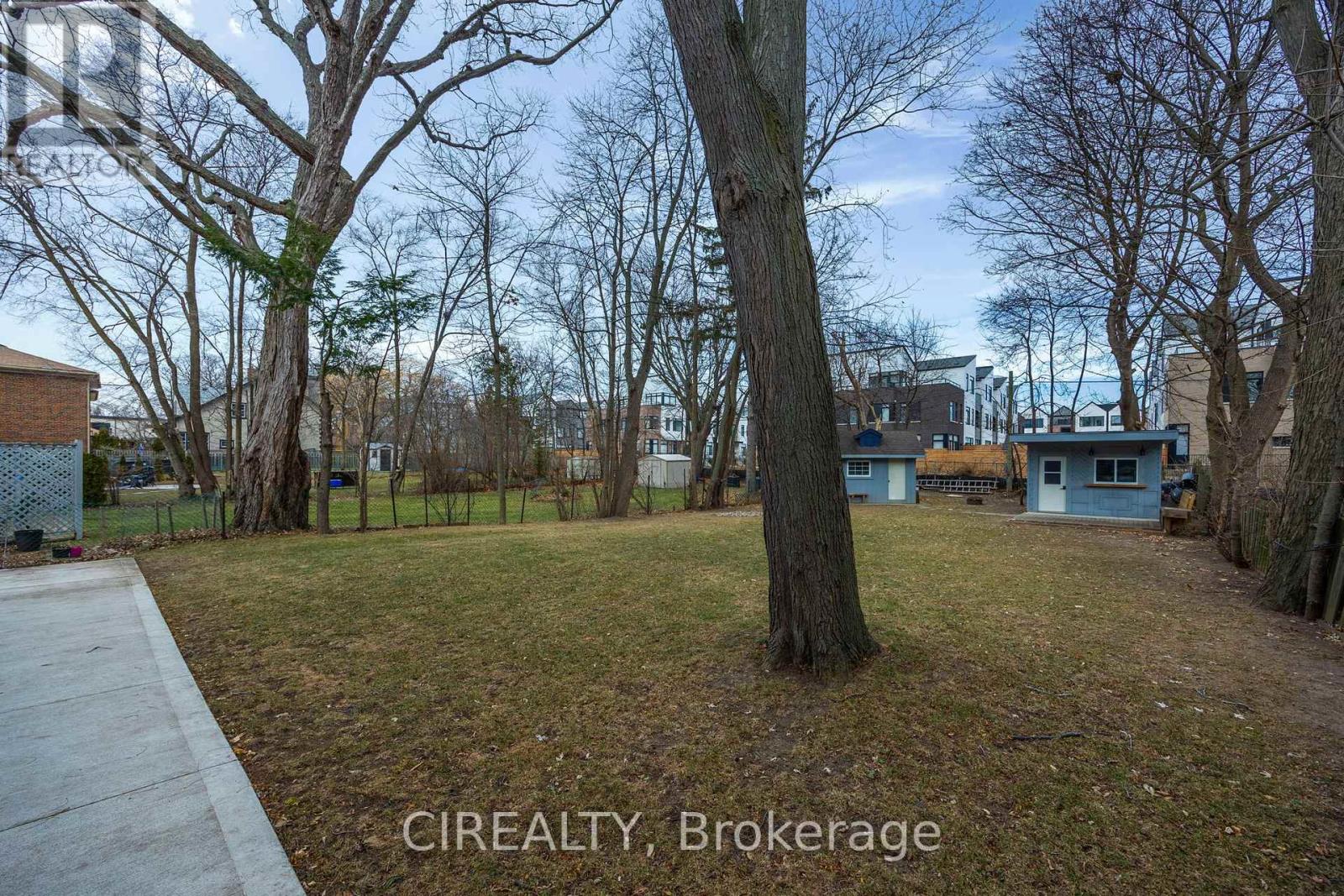 27 Pine Avenue S, Mississauga, Ontario  L5H 2P5 - Photo 15 - W12931590