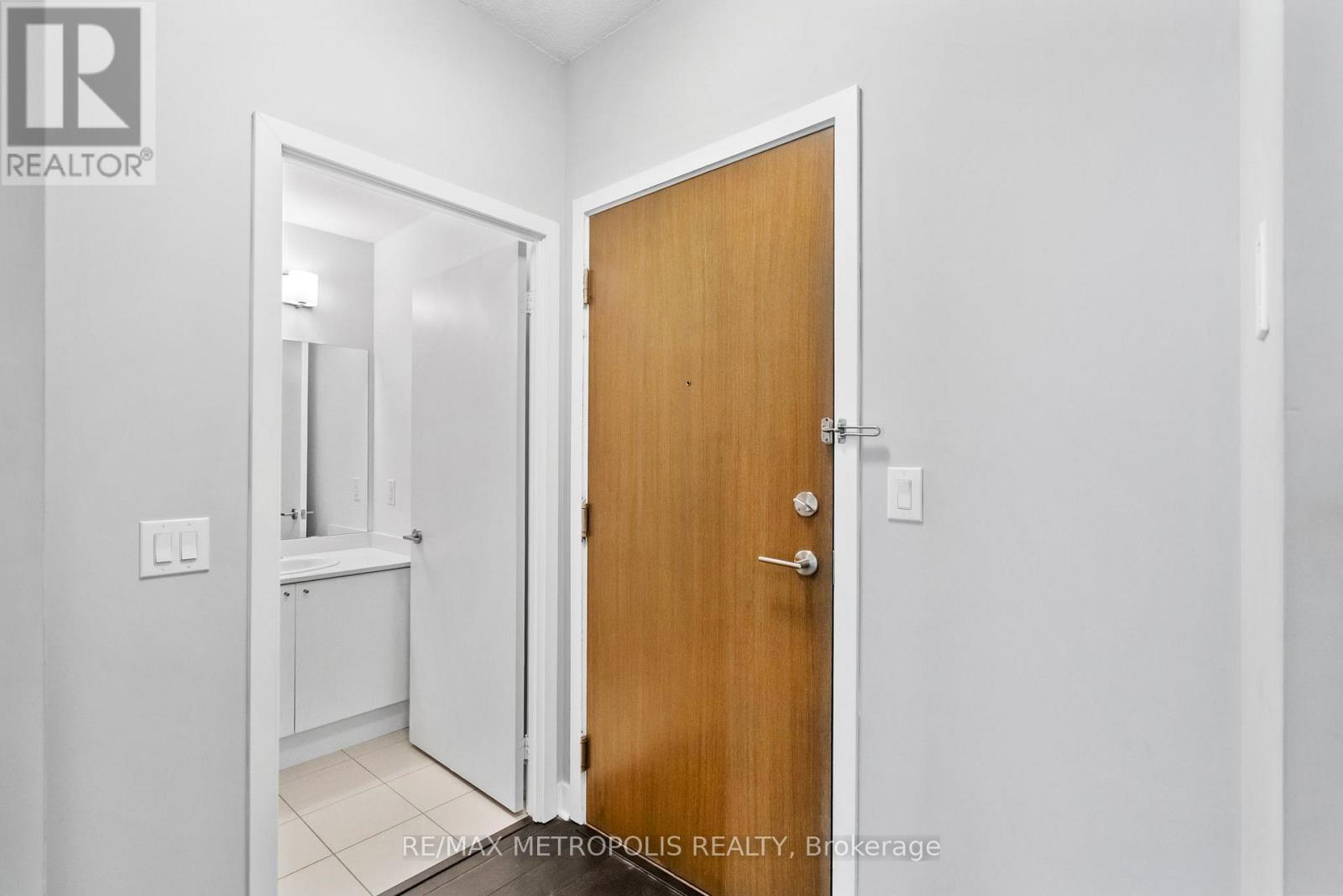 305 - 3985 Grand Park Drive, Mississauga, Ontario  L5B 0H8 - Photo 2 - W12932010