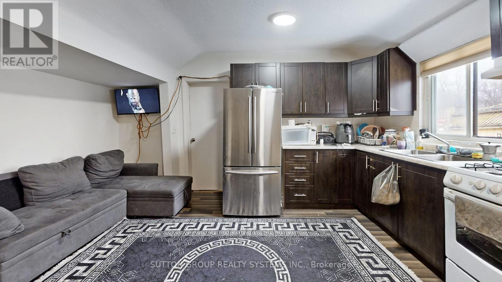 337 Perth Avenue, Toronto, Ontario  M6P 3X9 - Photo 13 - W12932042