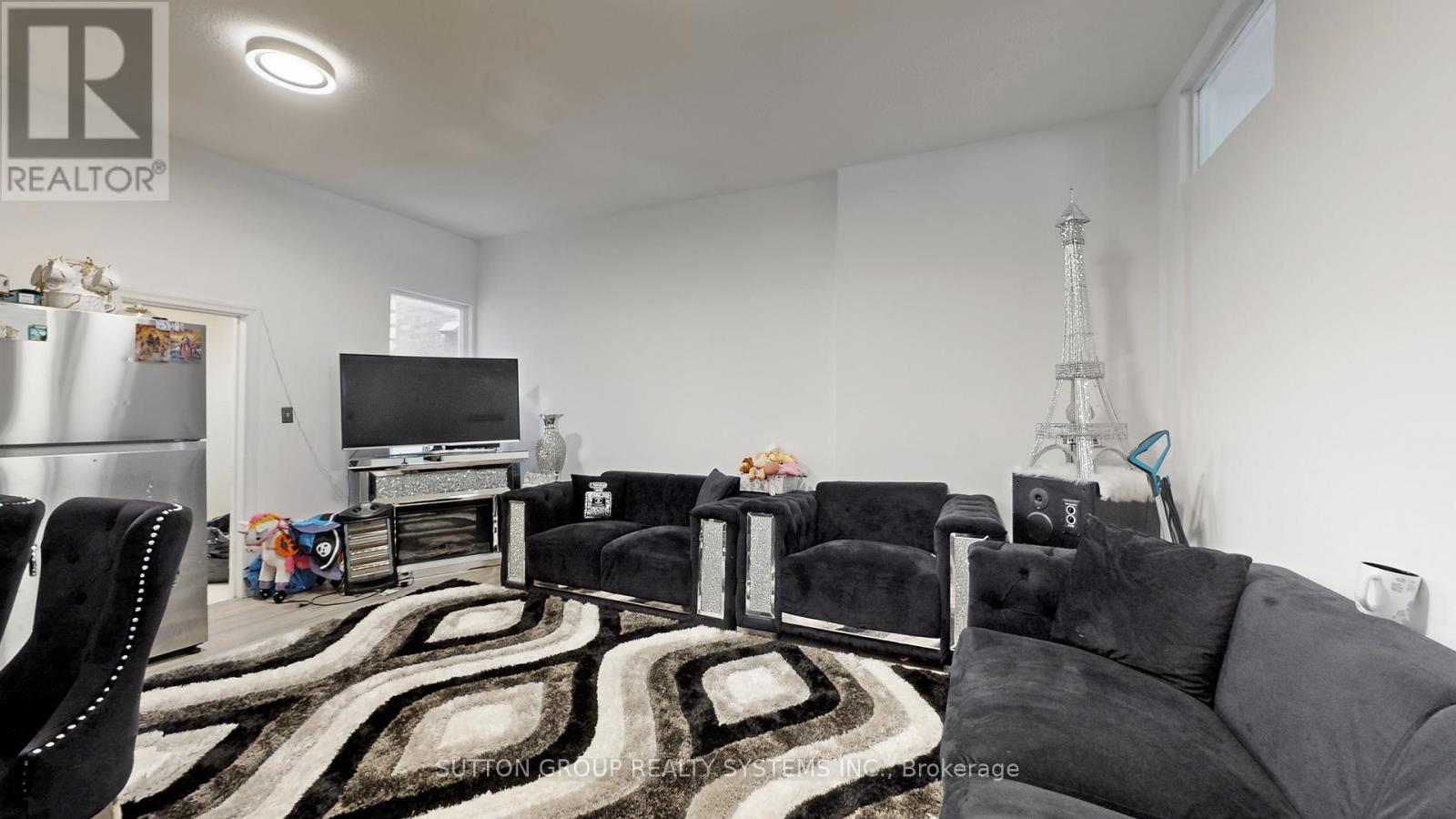 337 Perth Avenue, Toronto, Ontario  M6P 3X9 - Photo 3 - W12932042