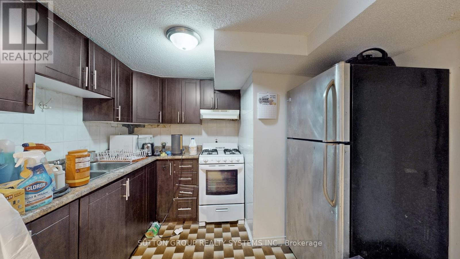 337 Perth Avenue, Toronto, Ontario  M6P 3X9 - Photo 6 - W12932042