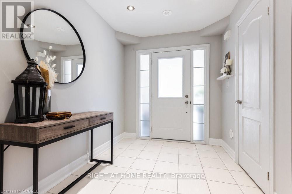 60 - 2435 Greenwich Drive, Oakville, Ontario  L6M 0S4 - Photo 3 - W12932048