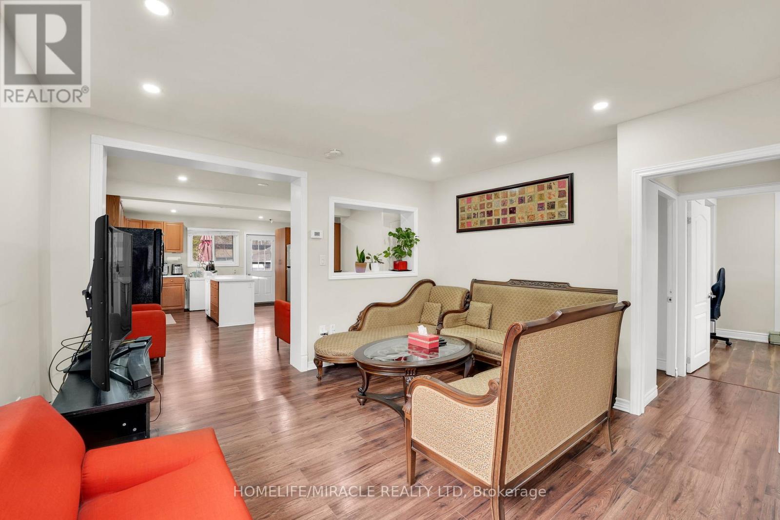 161 Angelene Street, Mississauga, Ontario  L5G 1X1 - Photo 12 - W12932054