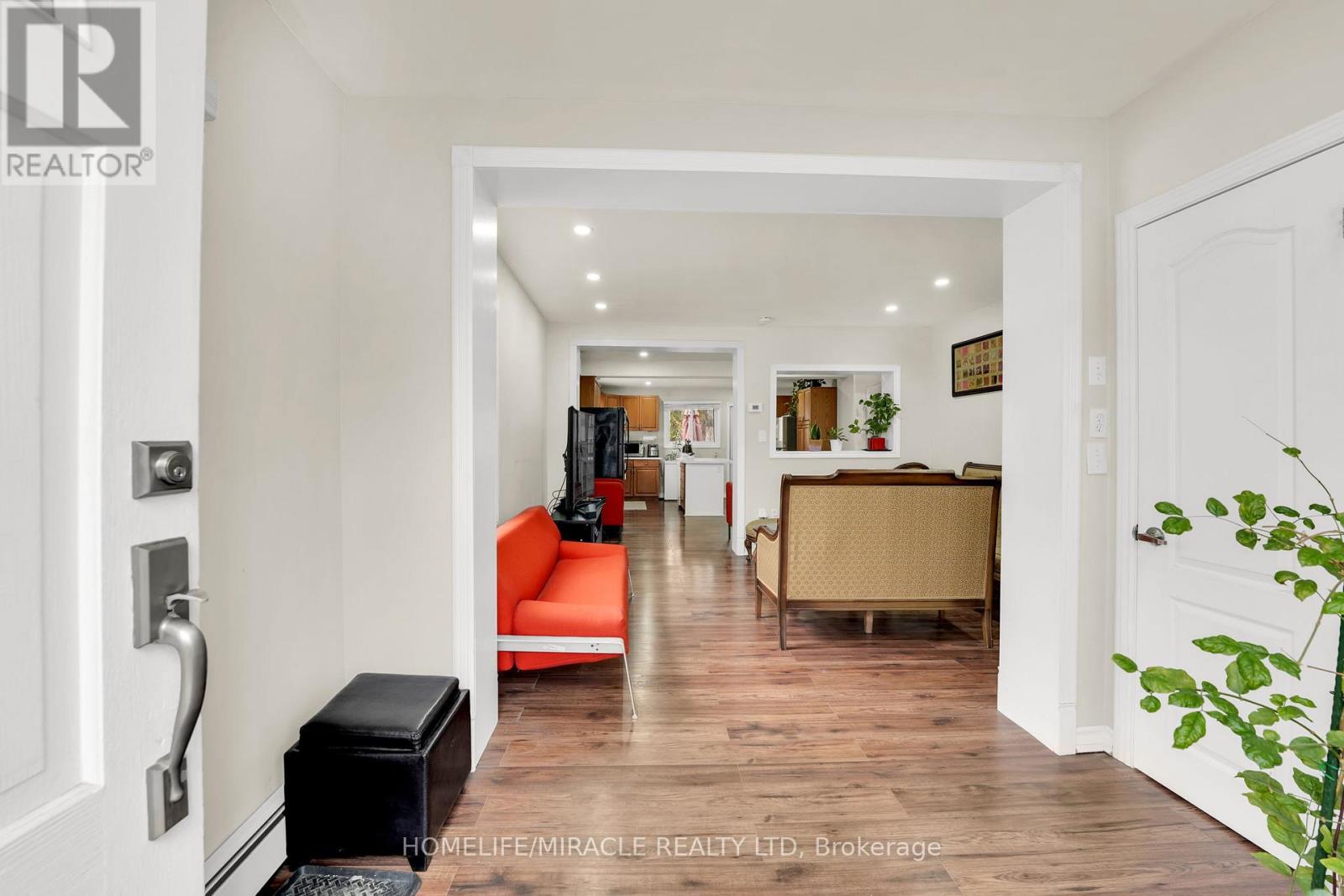 161 Angelene Street, Mississauga, Ontario  L5G 1X1 - Photo 13 - W12932054