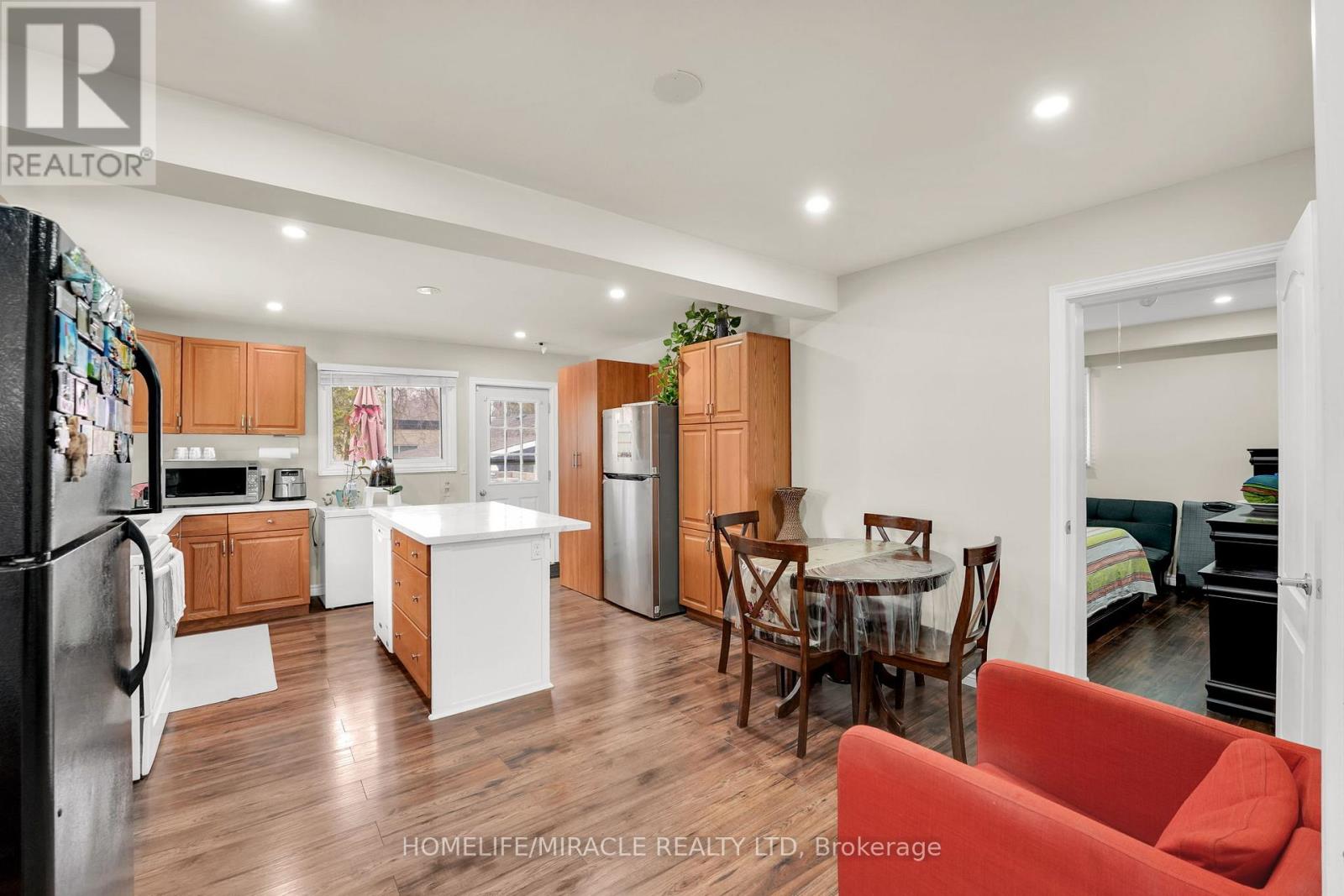 161 Angelene Street, Mississauga, Ontario  L5G 1X1 - Photo 17 - W12932054