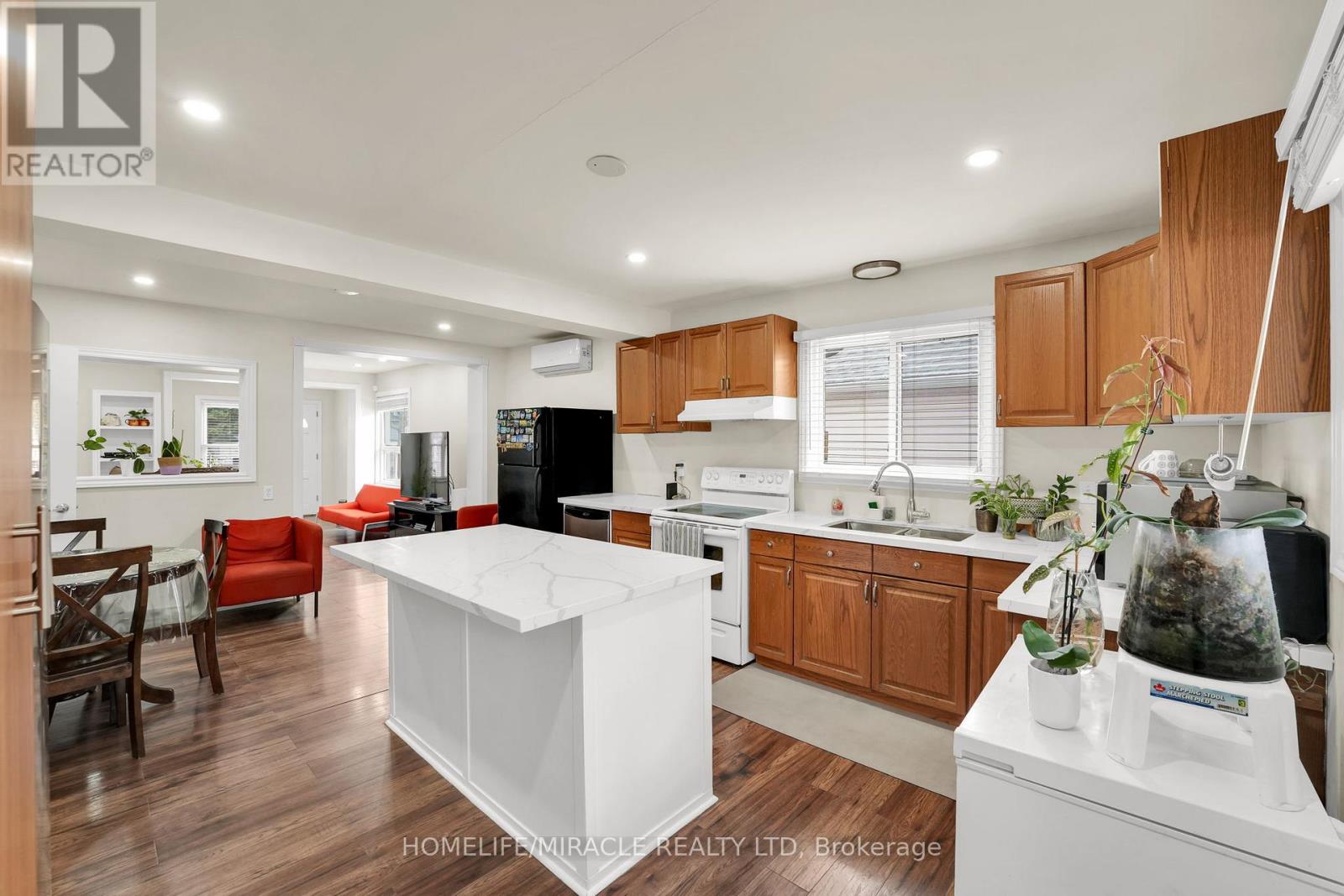 161 Angelene Street, Mississauga, Ontario  L5G 1X1 - Photo 18 - W12932054