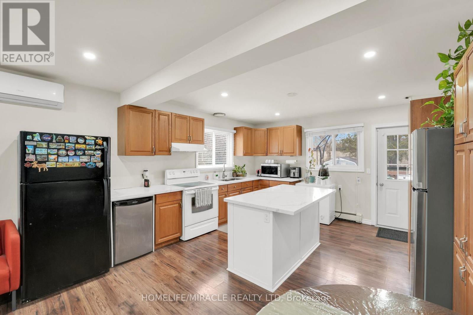 161 Angelene Street, Mississauga, Ontario  L5G 1X1 - Photo 19 - W12932054