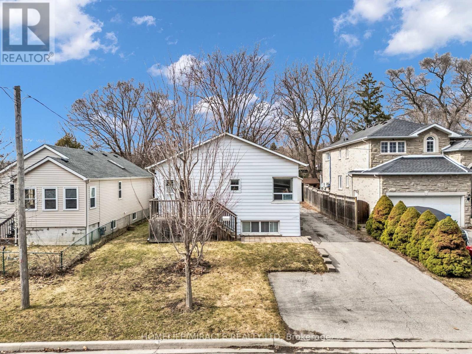 161 Angelene Street, Mississauga, Ontario  L5G 1X1 - Photo 2 - W12932054