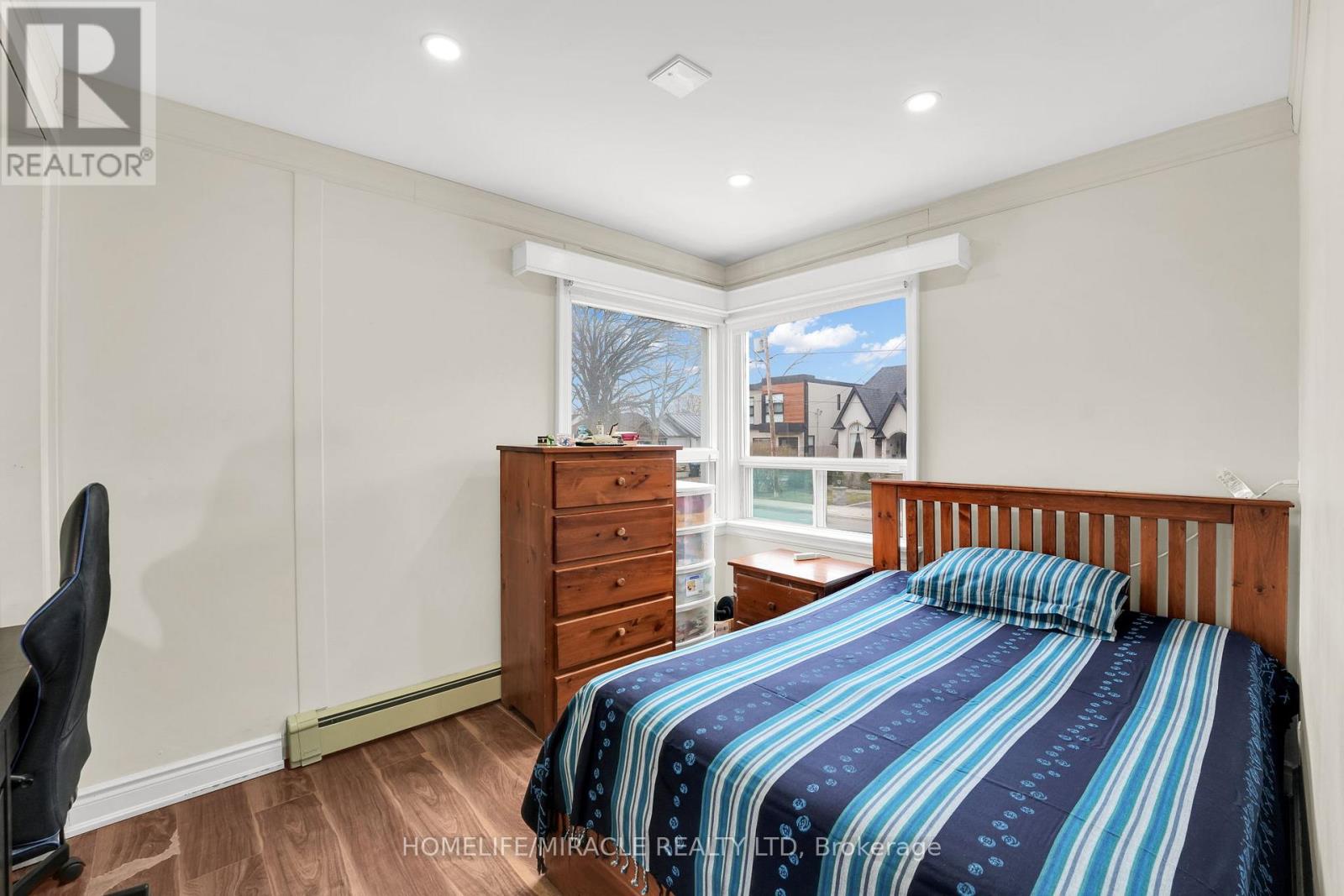 161 Angelene Street, Mississauga, Ontario  L5G 1X1 - Photo 21 - W12932054