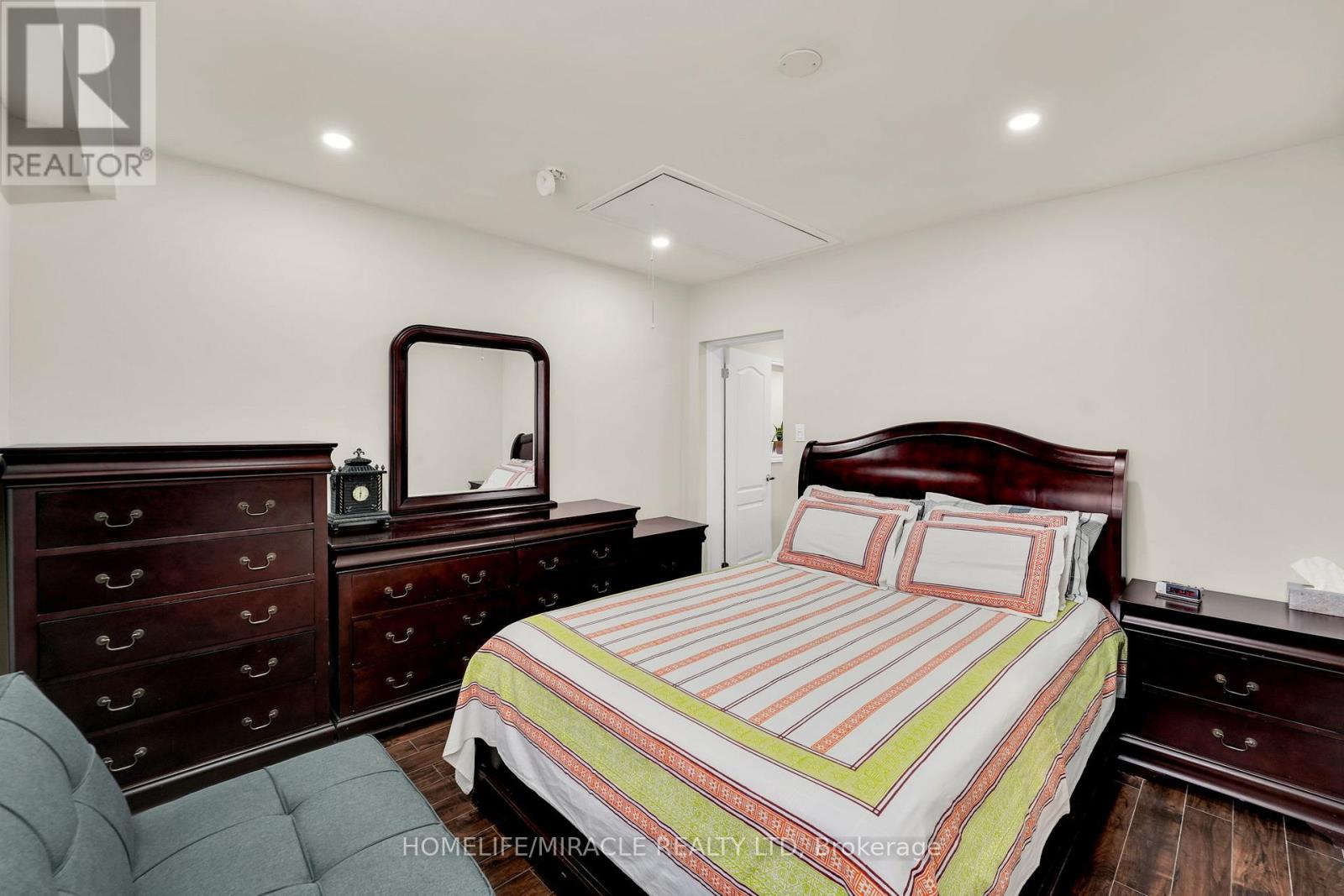 161 Angelene Street, Mississauga, Ontario  L5G 1X1 - Photo 24 - W12932054