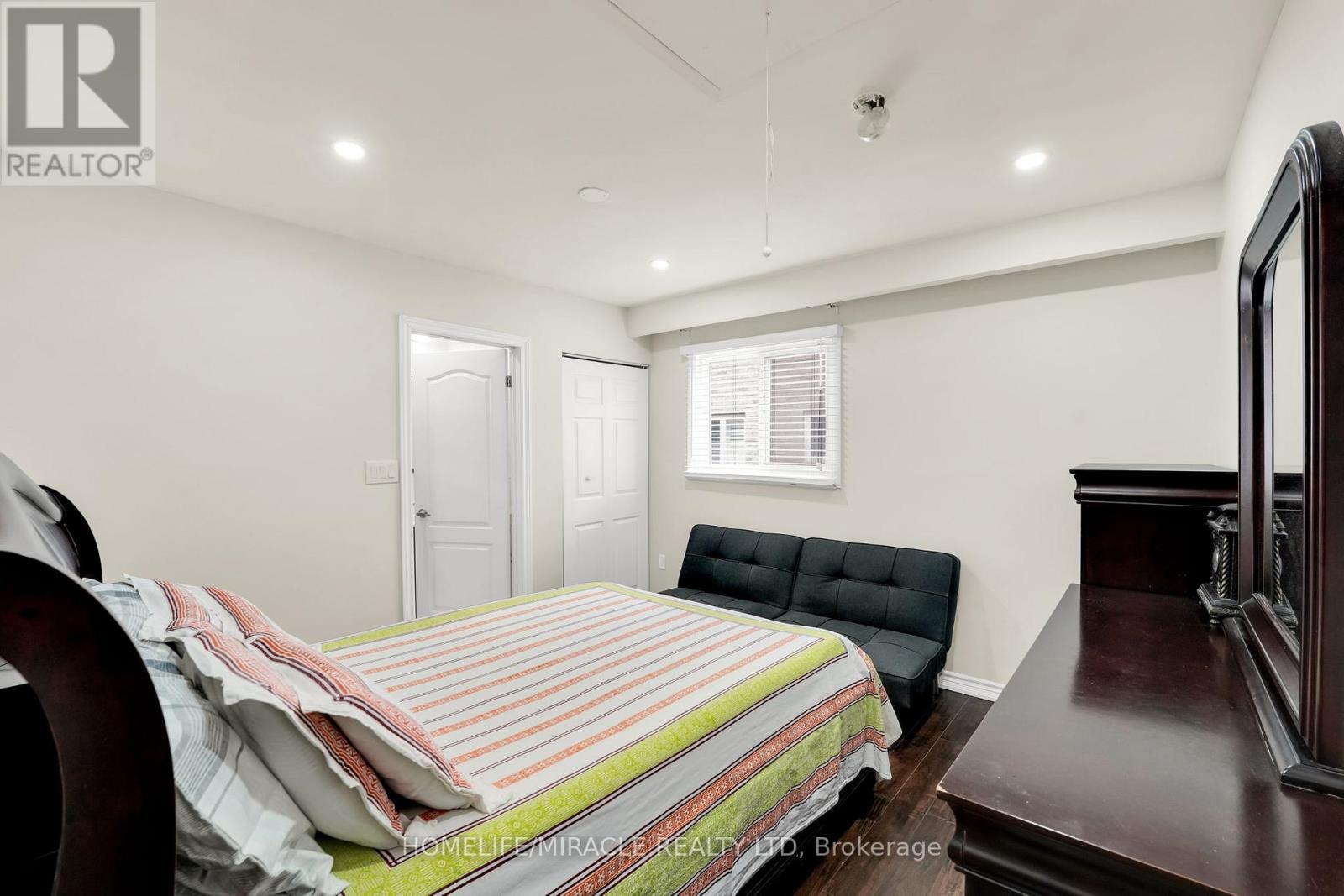 161 Angelene Street, Mississauga, Ontario  L5G 1X1 - Photo 25 - W12932054