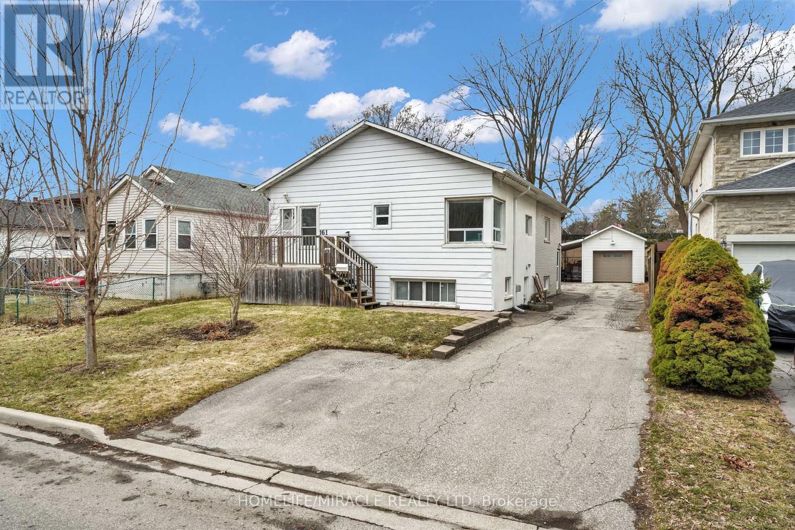 161 Angelene Street, Mississauga, Ontario  L5G 1X1 - Photo 3 - W12932054