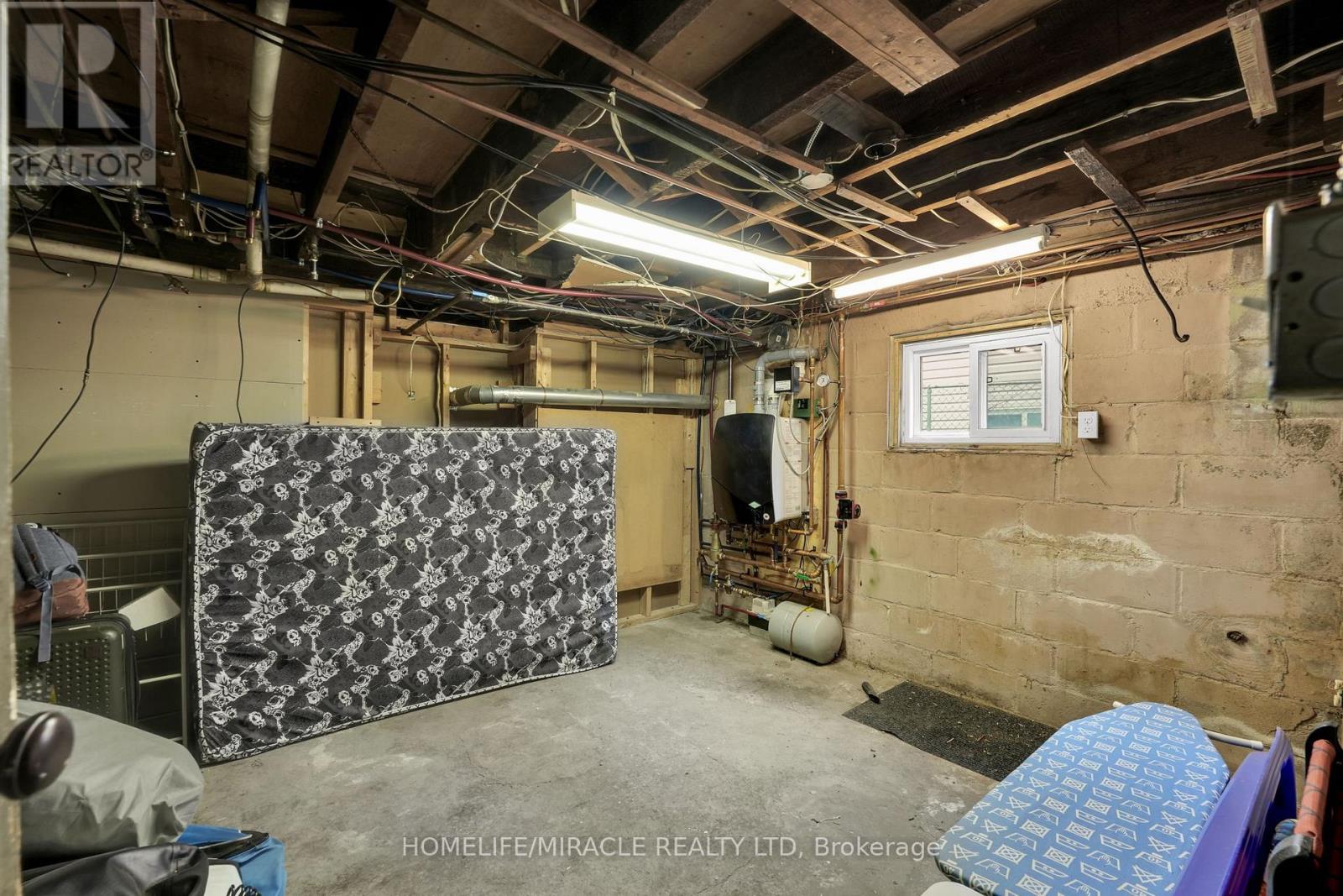 161 Angelene Street, Mississauga, Ontario  L5G 1X1 - Photo 35 - W12932054