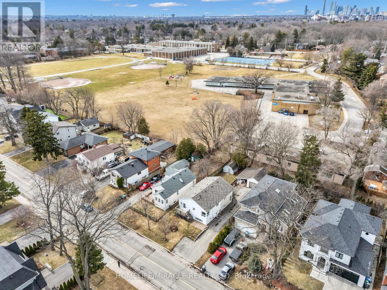 161 Angelene Street, Mississauga, Ontario  L5G 1X1 - Photo 44 - W12932054