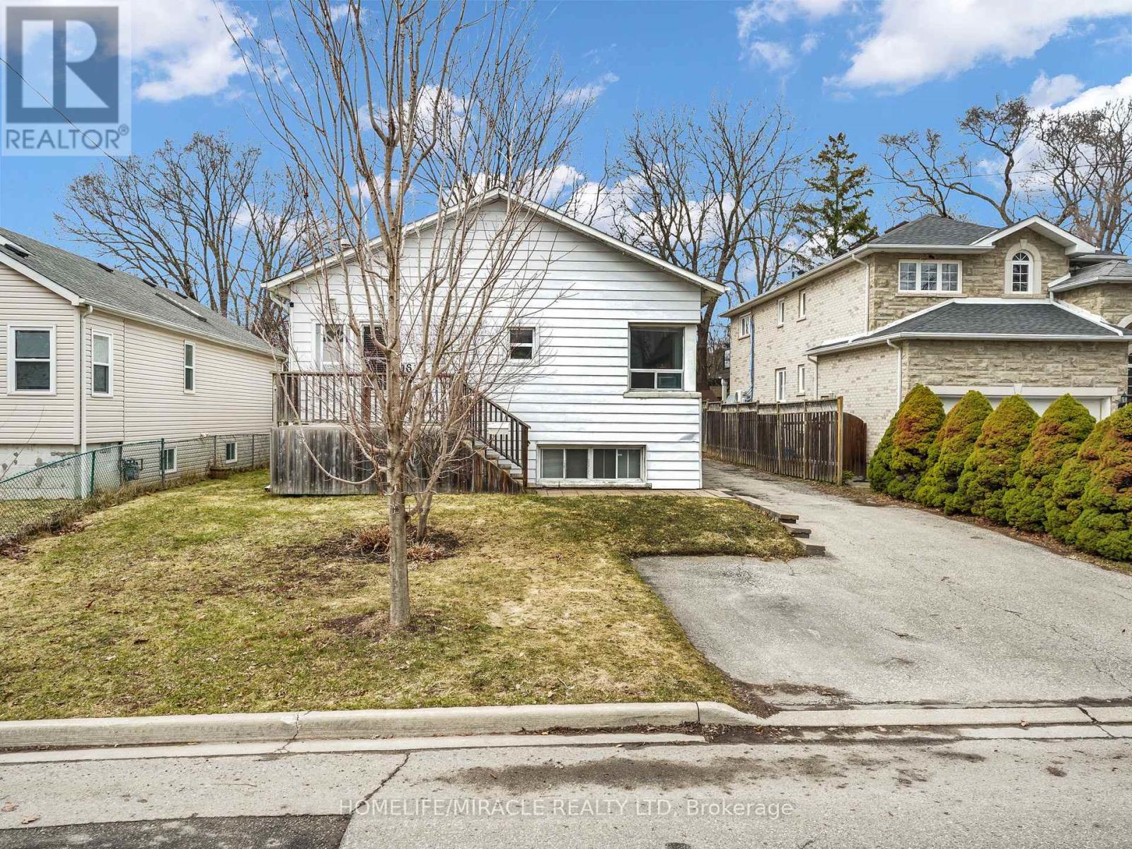 161 Angelene Street, Mississauga, Ontario  L5G 1X1 - Photo 6 - W12932054