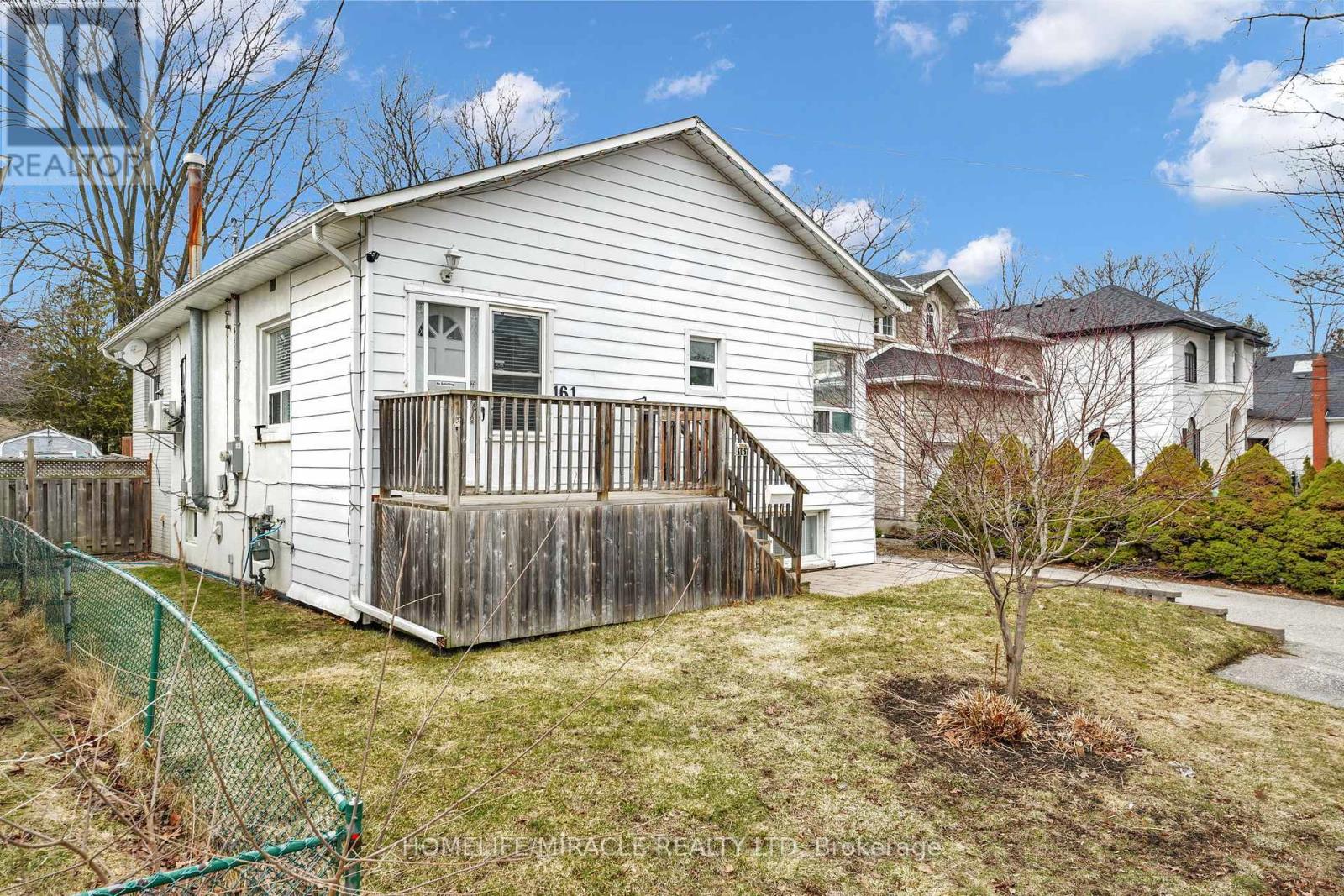 161 Angelene Street, Mississauga, Ontario  L5G 1X1 - Photo 7 - W12932054