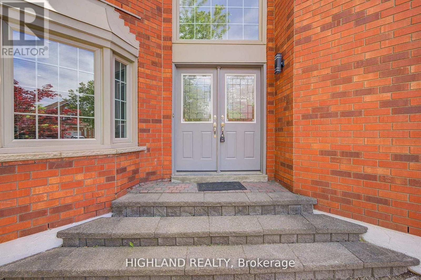 4781 Crystal Rose Drive, Mississauga, Ontario  L5V 1G9 - Photo 3 - W12932076