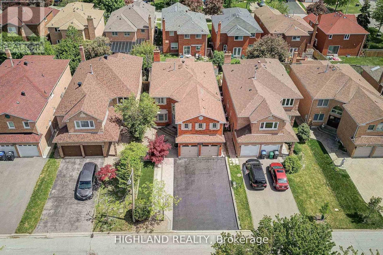 4781 Crystal Rose Drive, Mississauga, Ontario  L5V 1G9 - Photo 5 - W12932076