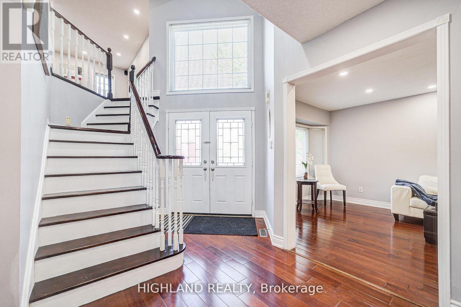 4781 Crystal Rose Drive, Mississauga, Ontario  L5V 1G9 - Photo 6 - W12932076