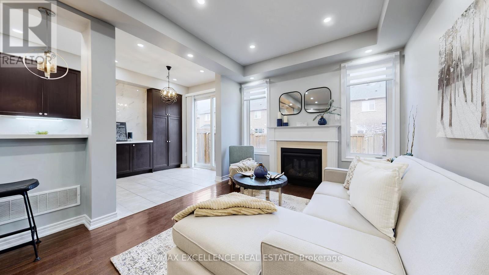 25 Vinewood Road, Caledon, Ontario  L7C 1A9 - Photo 3 - W12932086