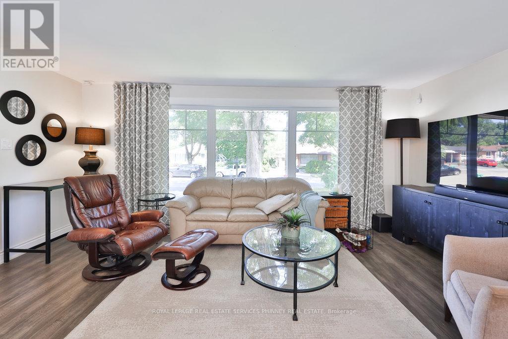 1404 Lewisham Drive, Mississauga, Ontario  L5J 3R3 - Photo 13 - W12932098