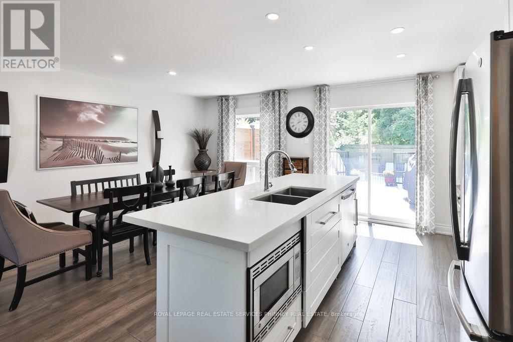 1404 Lewisham Drive, Mississauga, Ontario  L5J 3R3 - Photo 21 - W12932098