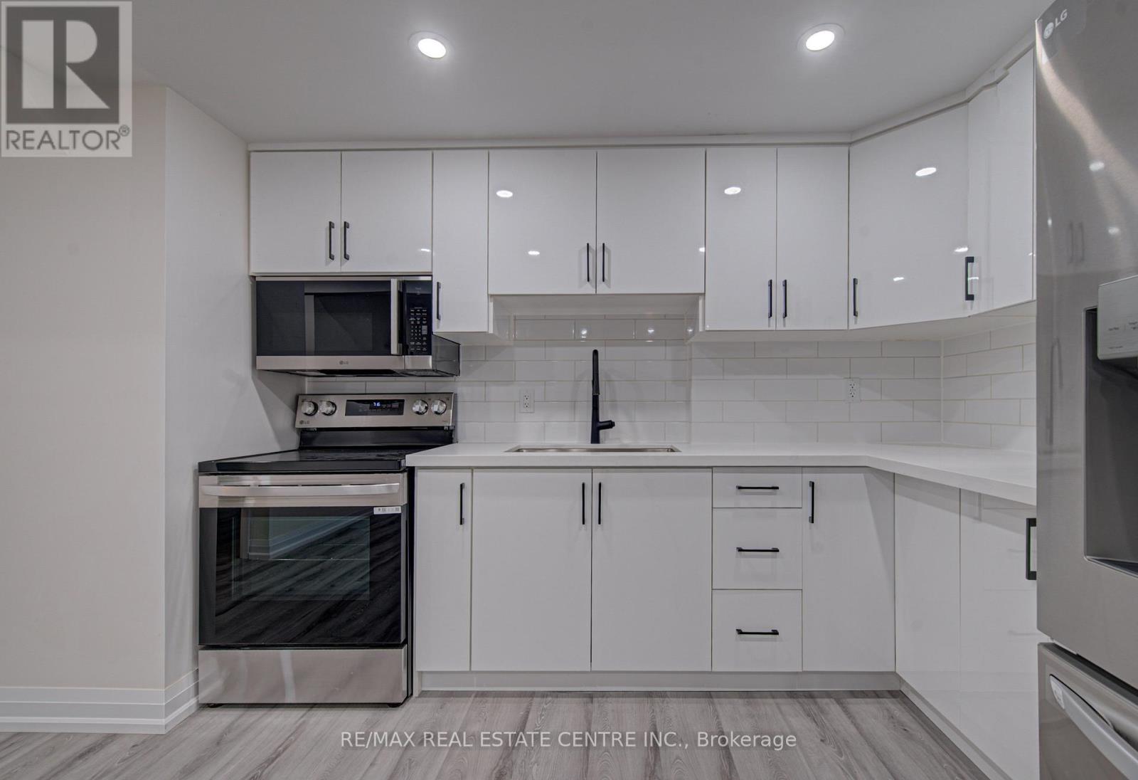 383 Rexford Drive, Hamilton, Ontario  L8W 2M4 - Photo 10 - X12932028