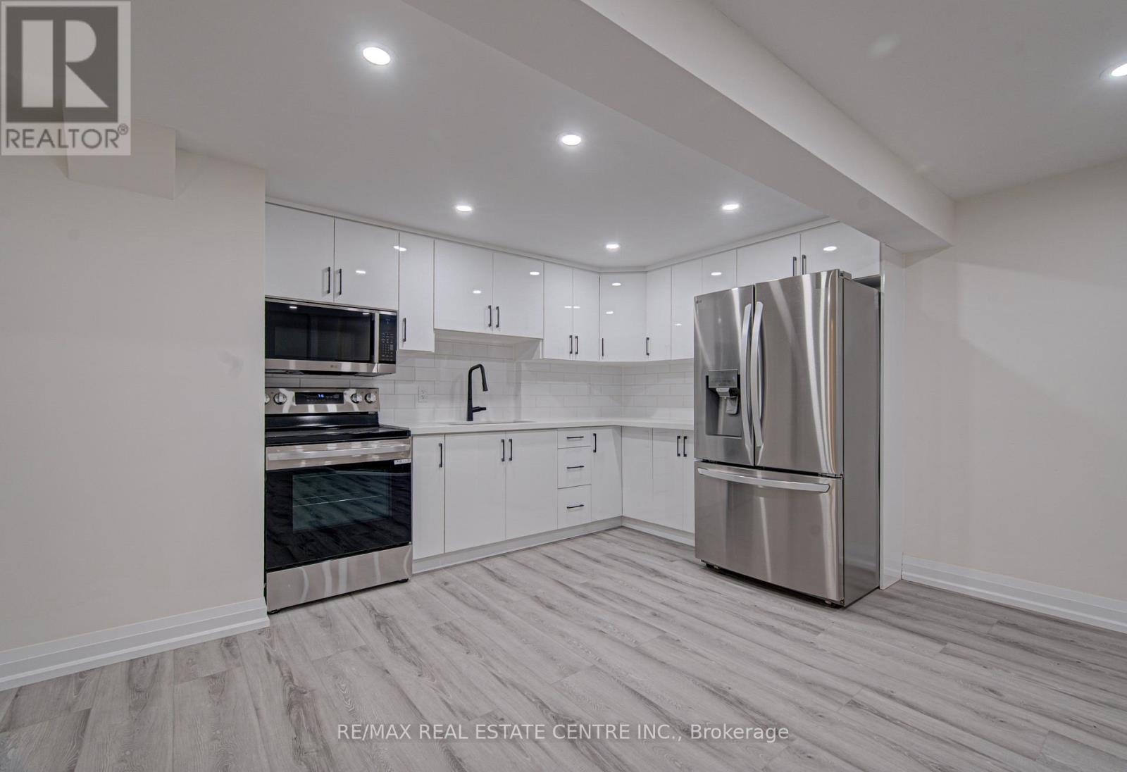 383 Rexford Drive, Hamilton, Ontario  L8W 2M4 - Photo 8 - X12932028