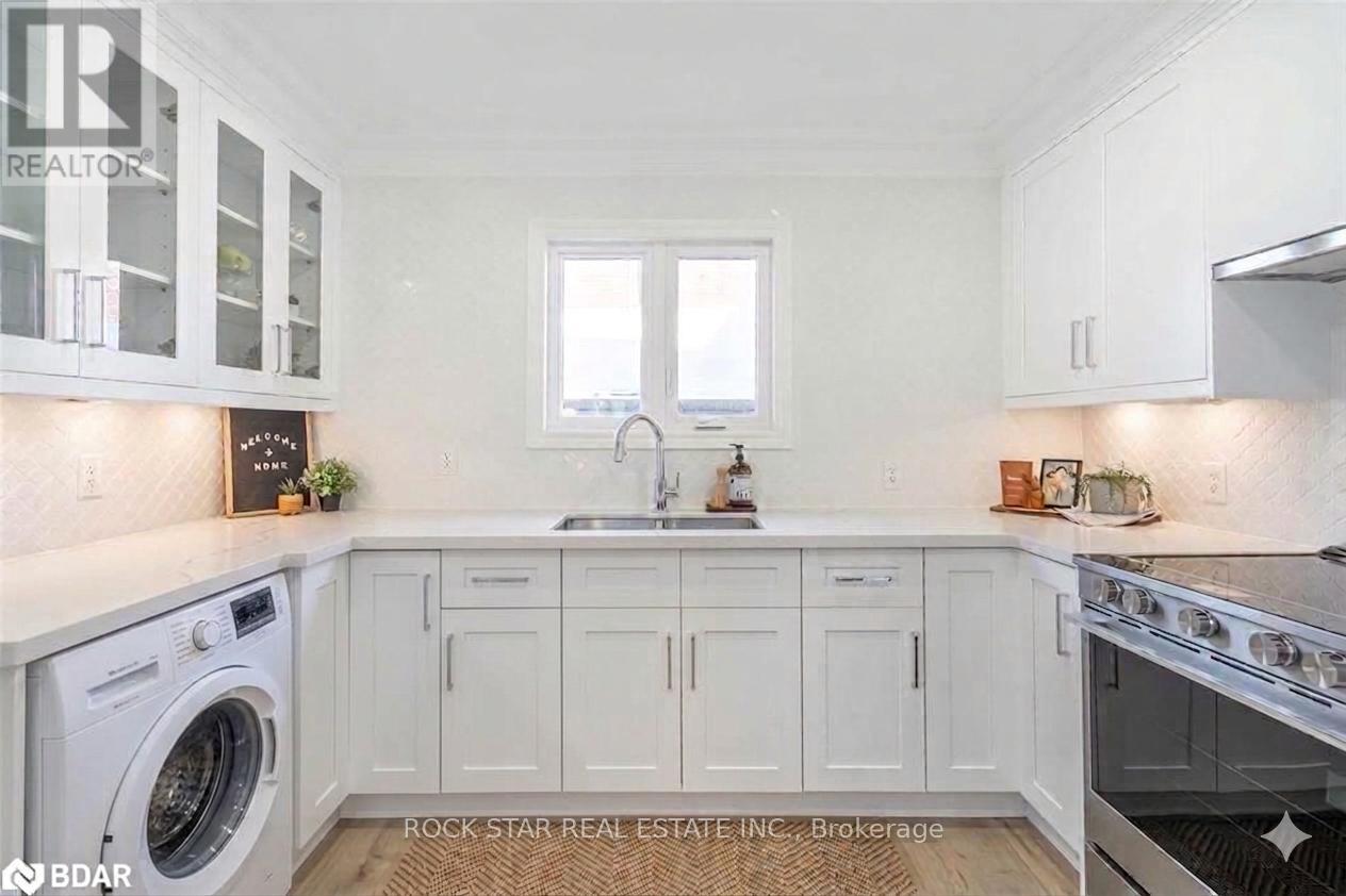 Upper - 1 Edward Street, Hamilton, Ontario  L8L 2V2 - Photo 8 - X12932100