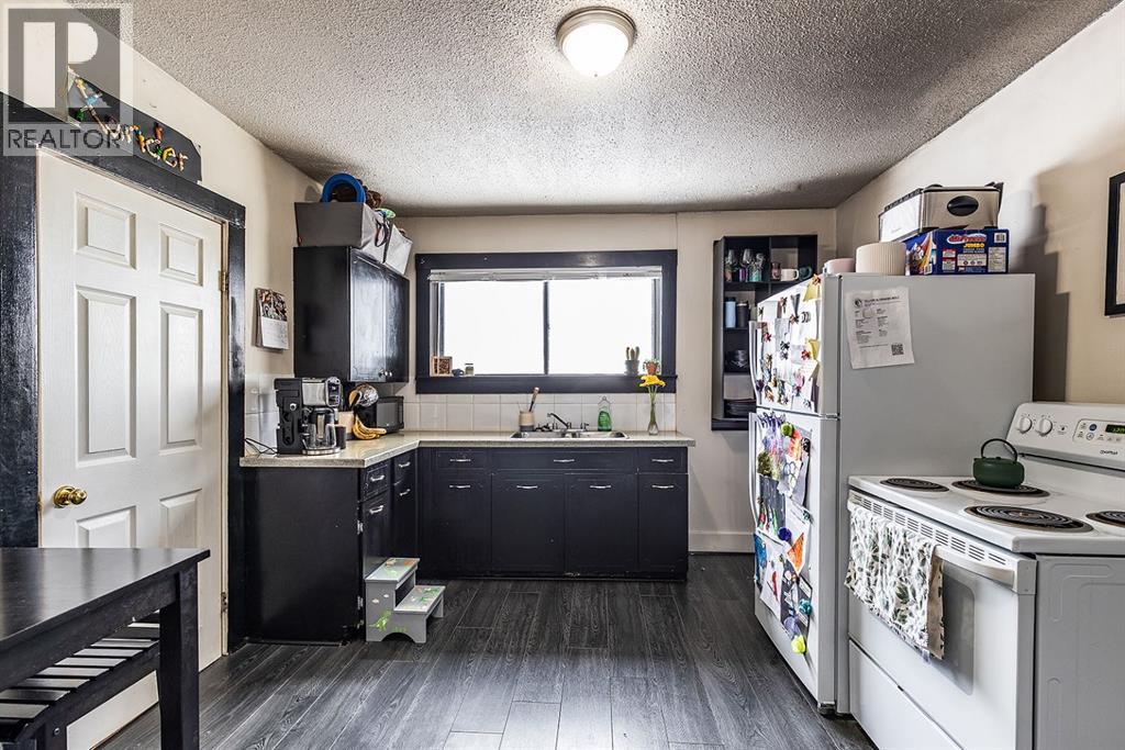 447 Allowance Avenue Se, Medicine Hat, Alberta  T1A 3E1 - Photo 4 - A2292468